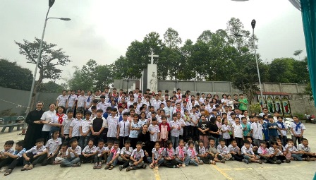 Tiểu Ban Mục Vụ Ơn Gọi – Hội Dòng Mến Thánh Giá Hưng Hóa Ươm Mầm Ơn Gọi Tại Giáo Xứ Đồn Vàng