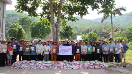 Chia Sẻ Yêu Thương – Ban Bác Ái Hội Dòng Mến Thánh Giá Hưng Hóa Trao Giống Ngô, Lúa tại xã Việt Tiến và Phúc Khánh, Bảo Yên, Lào Cai