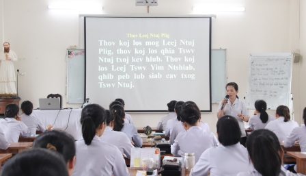 Khóa Học Tiếng H'mông – Hành Trang Yêu Thương Đến Với Vùng Ngoại Biên