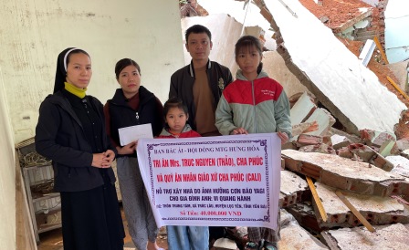 “Gieo Mái Ấm – Gặt Yêu Thương” – Ban Bác Ái Hội Dòng tiếp tục hỗ trợ người dân vùng cao hoàn thiện nhà ở sau cơn bão Yagi