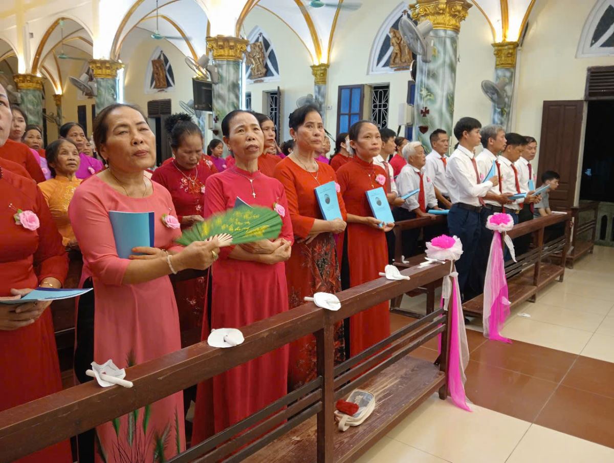 Quý anh chị gia nhập Hiệp Hội Tín Hữu Mến Thánh Giá