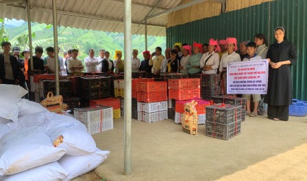 "Hành Trình Lan Tỏa Yêu Thương: Trao Gà Giống, Gieo Mầm Hy Vọng"