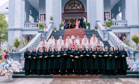 Thánh Lễ Tuyên Khấn Lần Đầu và Tuyên Khấn Trọn Đời Tại Hội Dòng Mến Thánh Giá Hưng Hoá