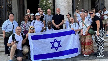 Các Tín Hữu Công Giáo Nói Tiếng Do Thái Từ Israel Đến Roma, Cầu Nguyện Cho Hòa Bình