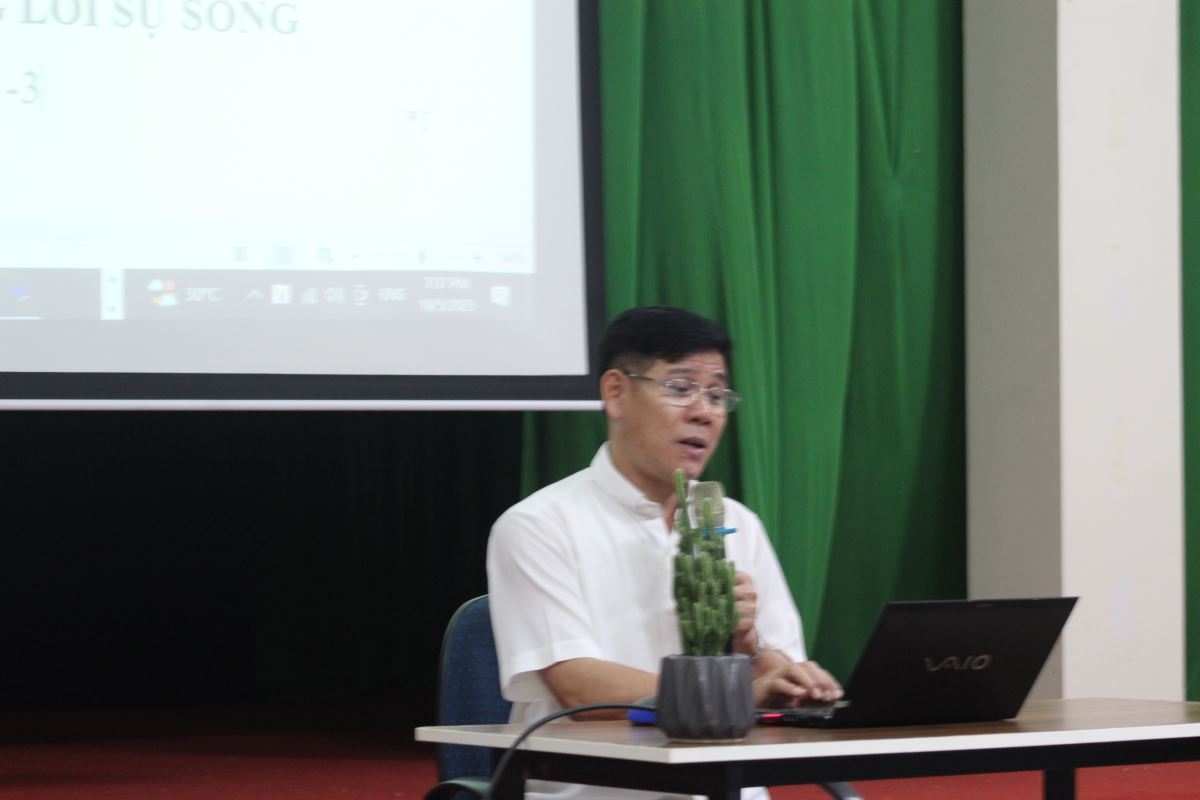 Cha Anthony Nguyễn Thành Nguyên chia sẻ cho các thao viên