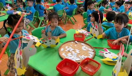 Trường Mầm Non Ánh Sao Tưng Bừng Tổ Chức Cuộc Thi Làm Đèn Trung Thu