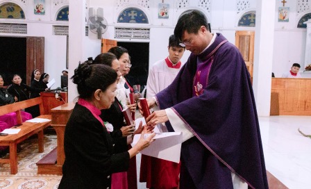 Hiệp Hội Tín Hữu Mến Thánh Giá Giáo Xứ Đồng Xa: Thánh Lễ Gia Nhập Và Cam Kết Tạm