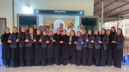 Cộng đoàn MTG Văn Bàn: Nghi thức Làm Phép Nhà và Đặt Mình Thánh Chúa