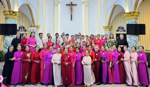 Hiệp Hội Tín Hữu Mến Thánh Giá Giáo Xứ Tình Lam: Thánh Lễ Gia Nhập Và Cam Kết Tạm